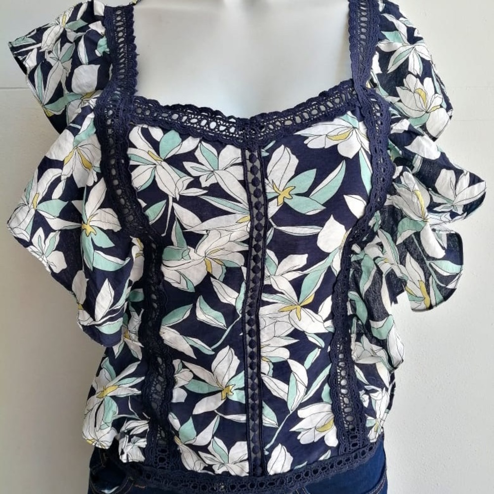 Printed blouse with frills on the sleeve